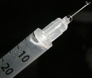 800px-Syringe_Needle_IV