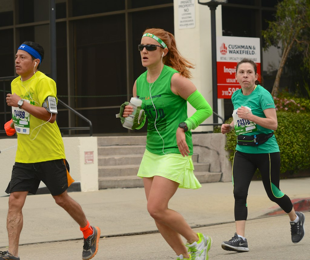 LA Marathon bandit runner with no bib. photo credit: https://www.flickr.com/people/8167243@N06/